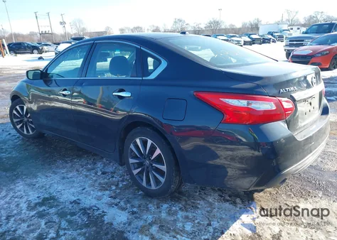 2017 Nissan Altima 2.5 Sv z USA, uszkodzony, nr VIN 1N4AL3AP3HC193107